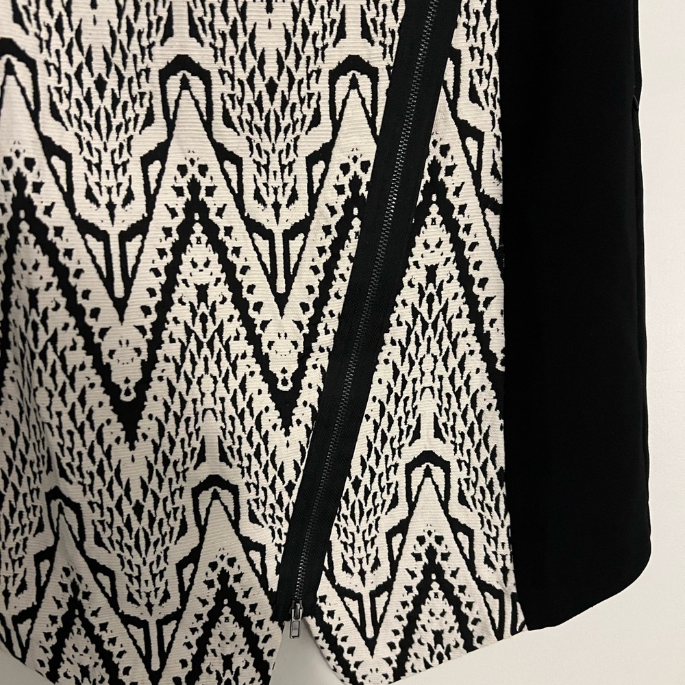 Desigual sleeveless dress with embroidery over a fun patterned inset panel - Picture 4 of 5